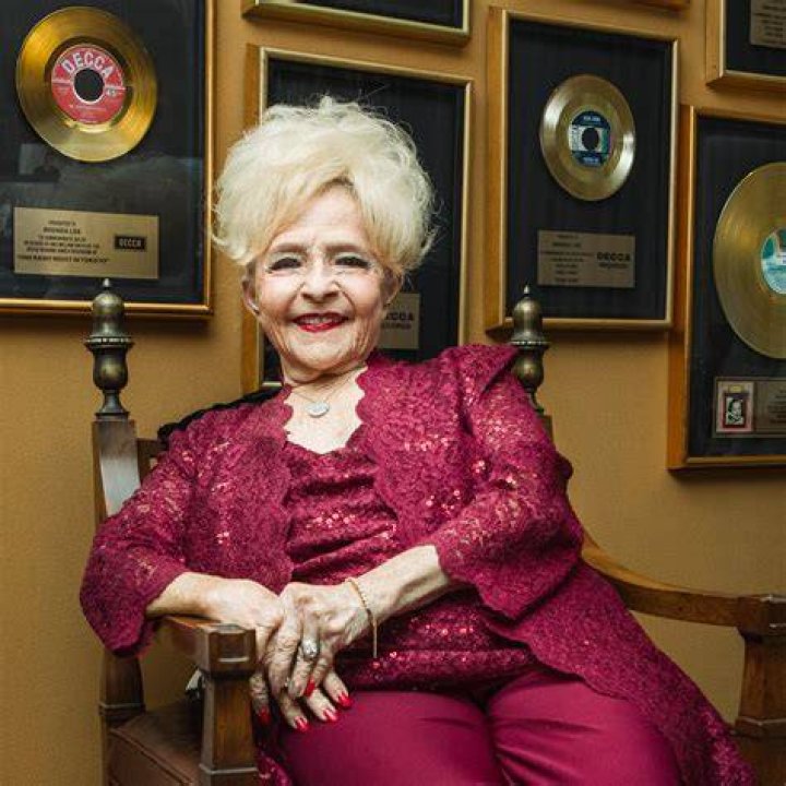 Brenda Lee's 'Rockin' Around The Christmas Tree' Hits No. 1 VIDEO