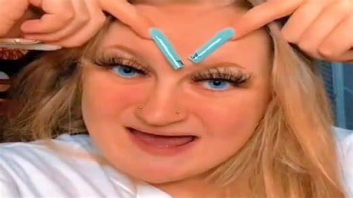 Britt Barbie Might Be Special Needs... Realtime YouTube Live View