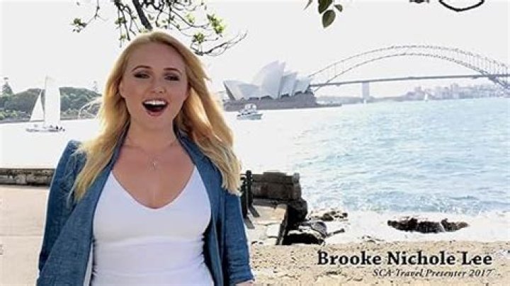 Brooke Nichole Lee Brooke lee, Mako mermaids, Mermaid outfit