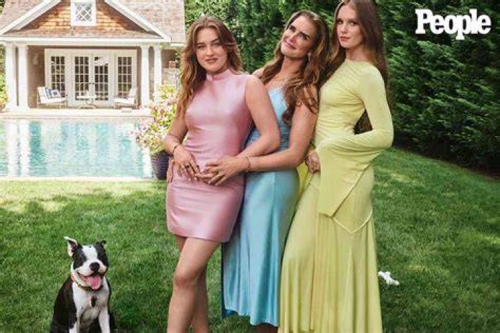 Brooke Shields and Her Daughter Rowan LipSync to Mamma Mia! Song in
