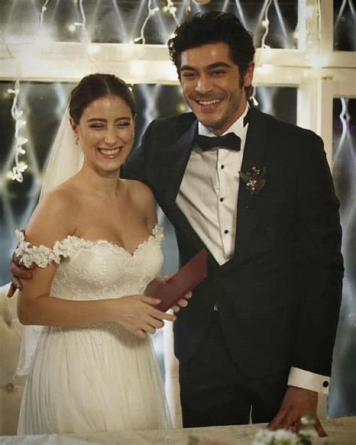 Burak Deniz Biography, Real Wife, Birthday, Height, Weight & More