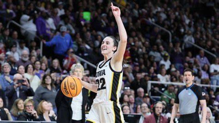 Caitlin Clark selected winner of 2023 Ann Meyers Drysdale Award Hawk