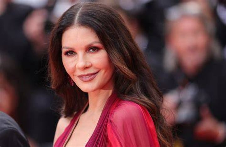 Cannes 2023 Catherine ZetaJones enflamme la croisette avec un