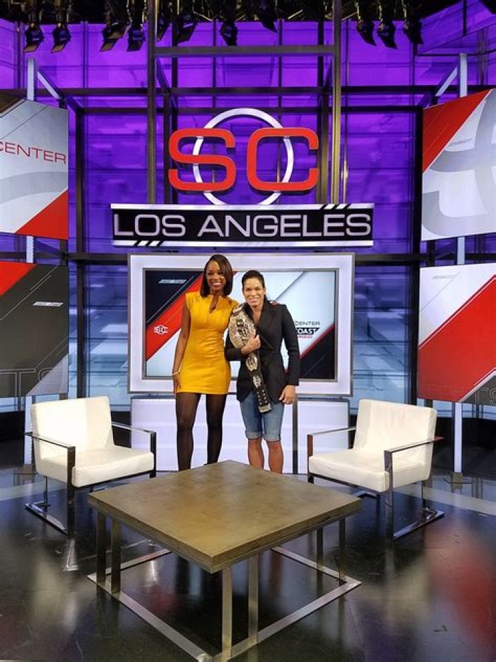 Cari Champion...What that thing smell like?? Page 33 Sports, Hip