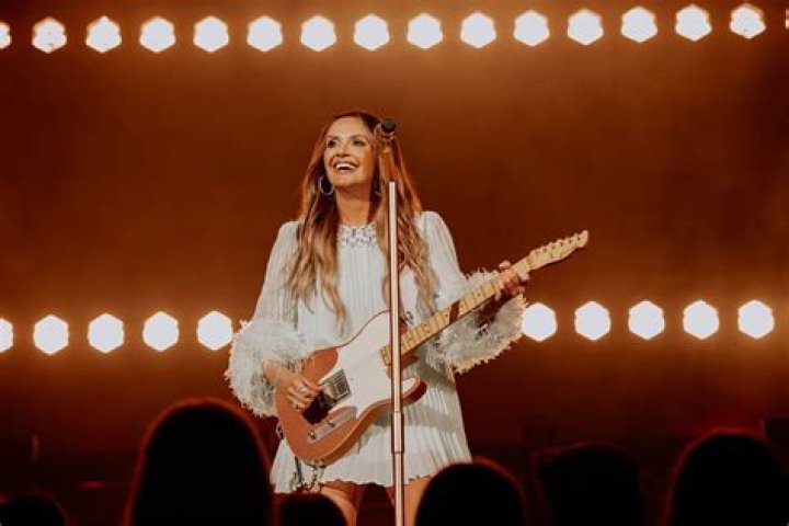 Carly Pearce Adds 20232024 Tour Dates Ticket Presale Code & OnSale