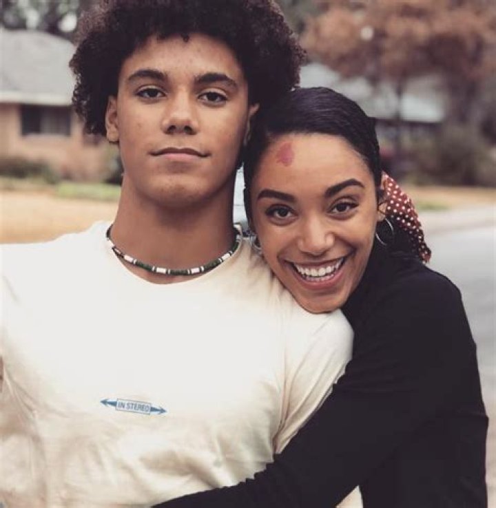 CB Christian Gonzalez Sister Who Are Melissa and Samantha?