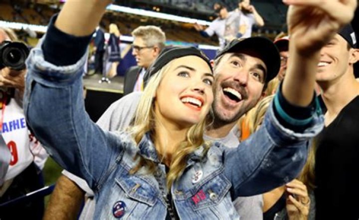 CelebnSports247 Sports Gossip + Celeb Sports News