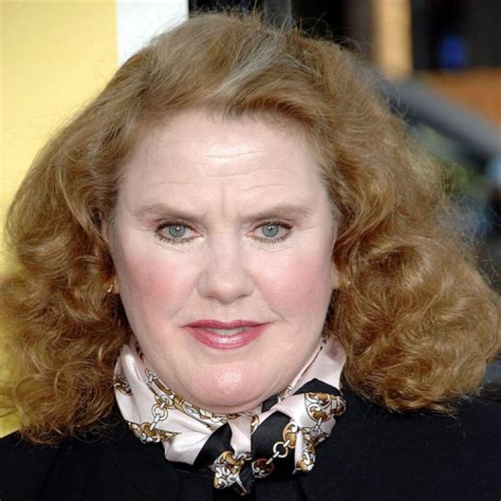Celia Weston Bio, Affair, Single, Net Worth, Salary, Age, Wiki
