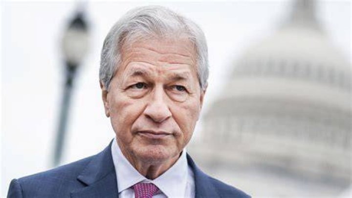 CEO Dimon says he&rsquo;s &lsquo;religious&rsquo; about paying bankers well