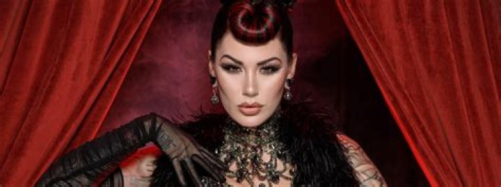 Cervena fox Dark beauty, Beautiful redhead, Women