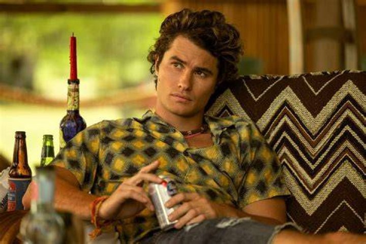 Chase Stokes Outer Banks Wiki Fandom