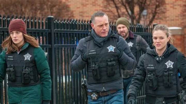 CHICAGO PD Season 8 Episode 14 Photos Safe Seat42F