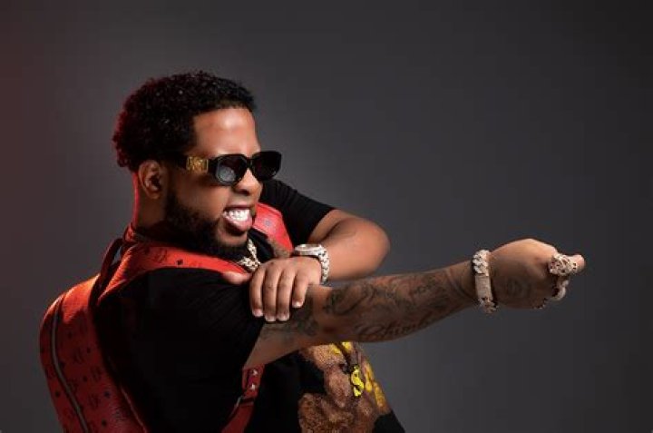 Chimbala Gets Mischievous at the Gym in New Bisturi Music Video Exclusive