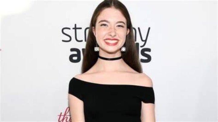 Chloe Woodard Bio & Wiki Net Worth, Age, Height & Weight