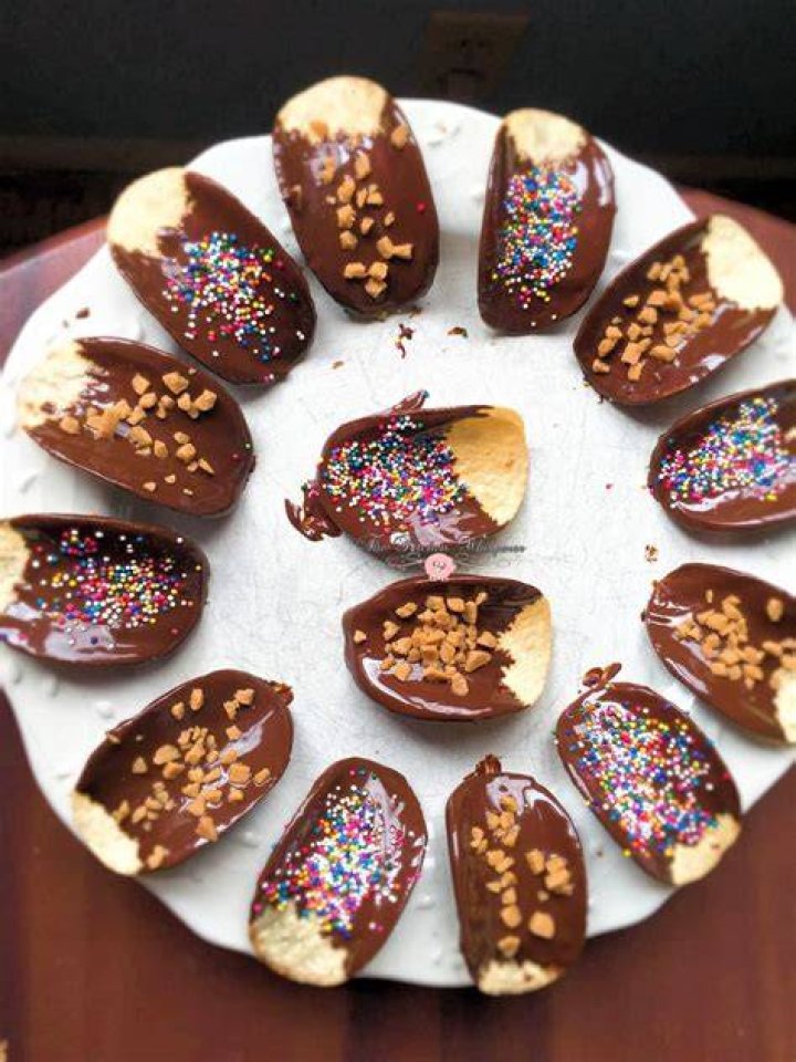 Chocolate Dipped Pringles coated with Crispy Bacon, Toffee and
