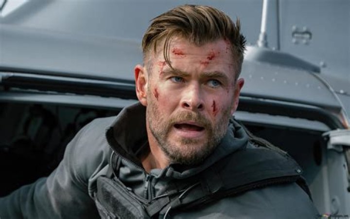 Chris Hemsworth on the That Kept Wife Elsa Pataky from