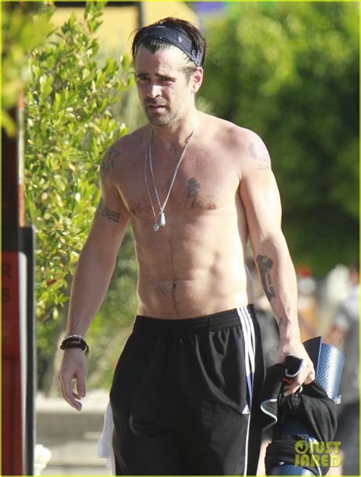 Colin Farrell Shirtless Yoga with Sister Claudine! Photo 2884137