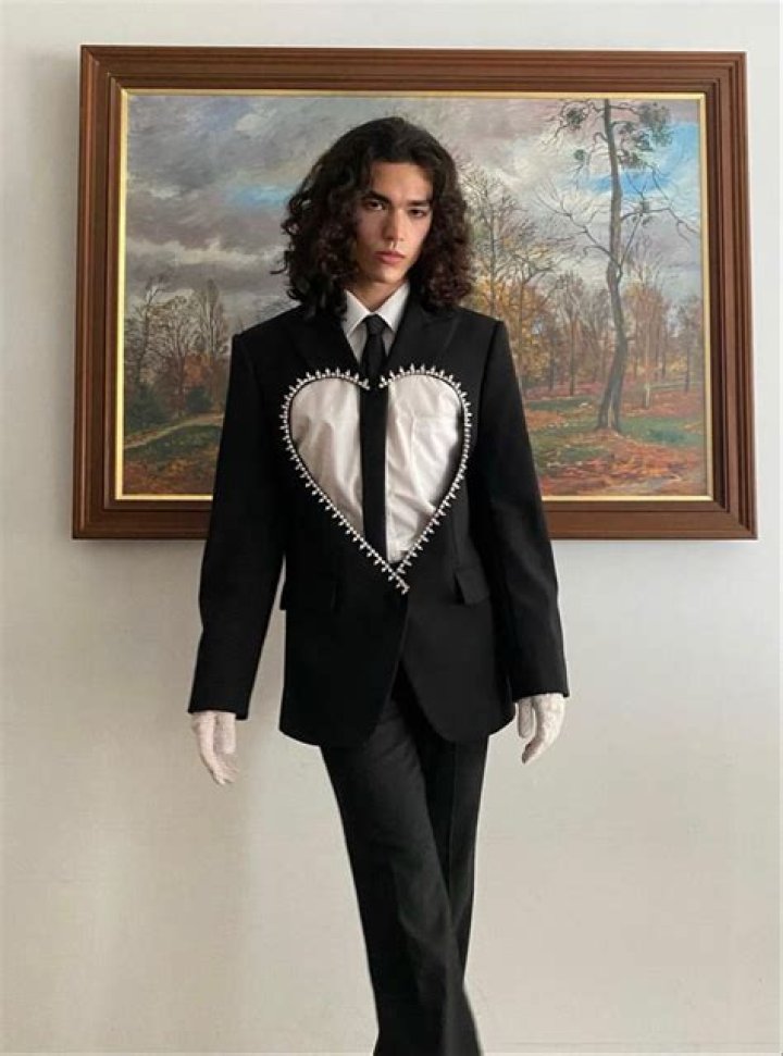 Conan Gray Bio, Age, TikTok, Career, Girlfriend Networth Height Salary