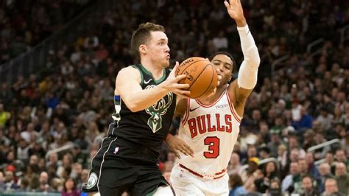 Connaughton making his presence felt, building chemistry with Bucks