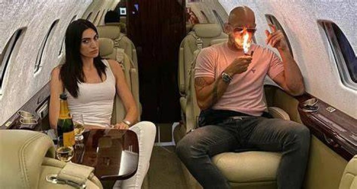 Conoce a Naghel Manuela la novia de Andrew Tate Realizar