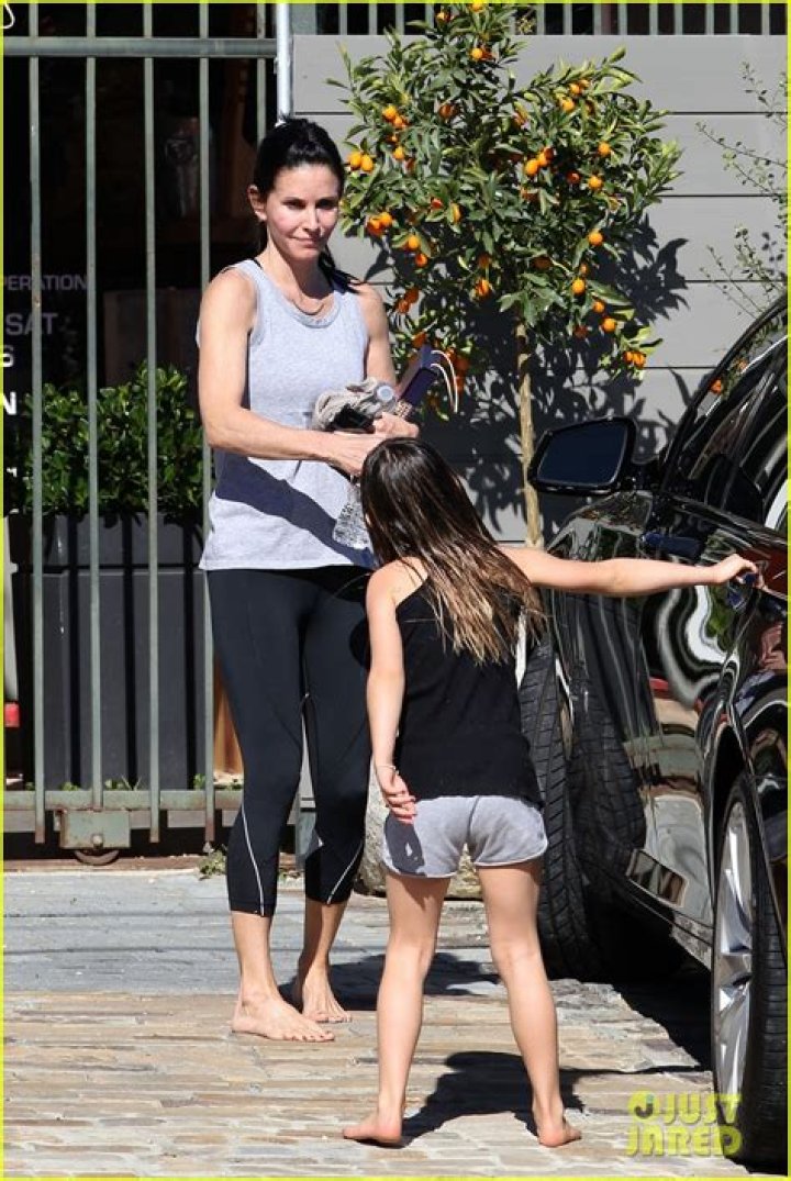 Courteney Cox & Coco Barefoot in Malibu! Courteney Cox Photo