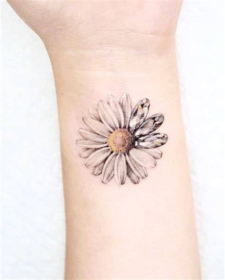 Daisy Tattoo Artist Anah&iacute; R. Per&uacute; Living in Ecuador, GYE Awesome