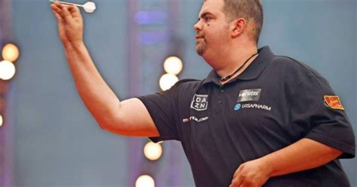 Dartsspieler Gabriel Clemens aus Honzrath Lady &bdquo;Gaga&ldquo; rockt auch die