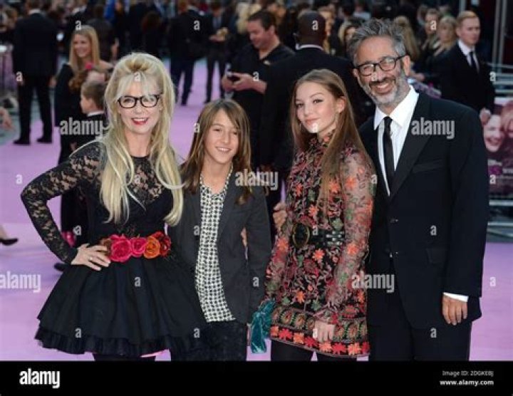 David Baddiel und Tochter Dolly Loveday einen Kamelritt Russell Brand