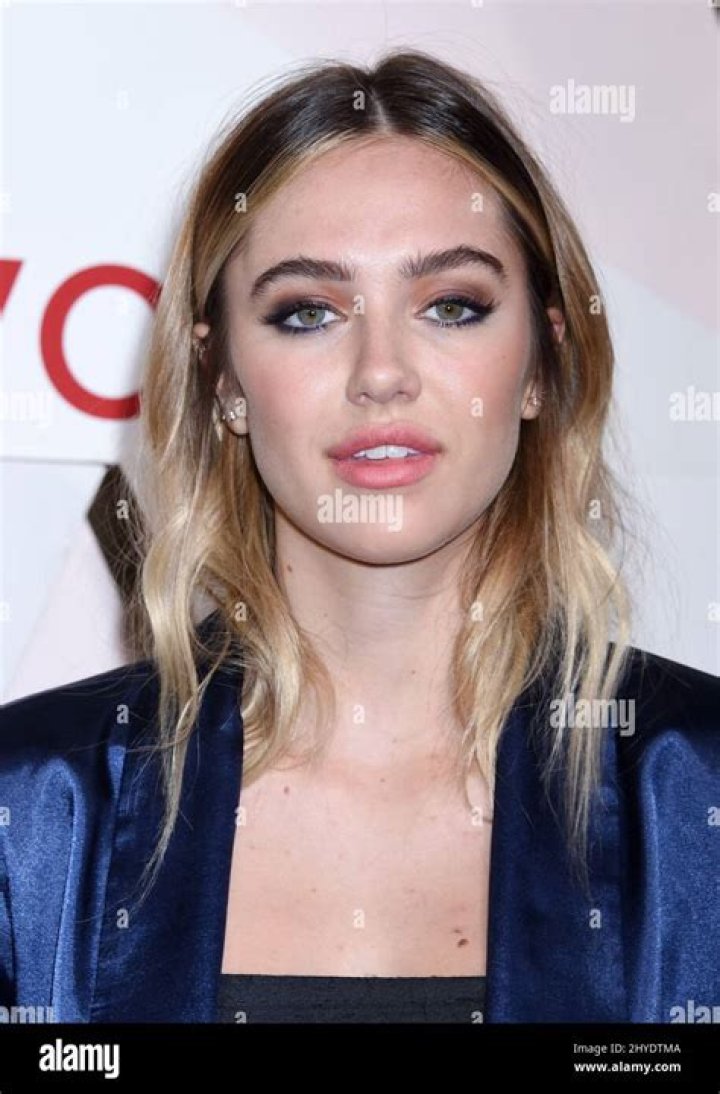 Delilah Belle Hamlin REVOLVEawards 2017 in Hollywood • CelebMafia