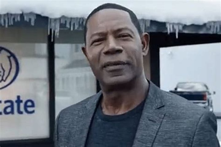 Dennis Haysbert in Incorporated TV Series (1) Dennis Haysbert