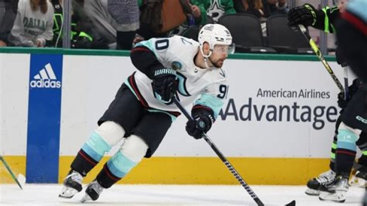 Devils sign Tomas Tatar to twoyeardeal