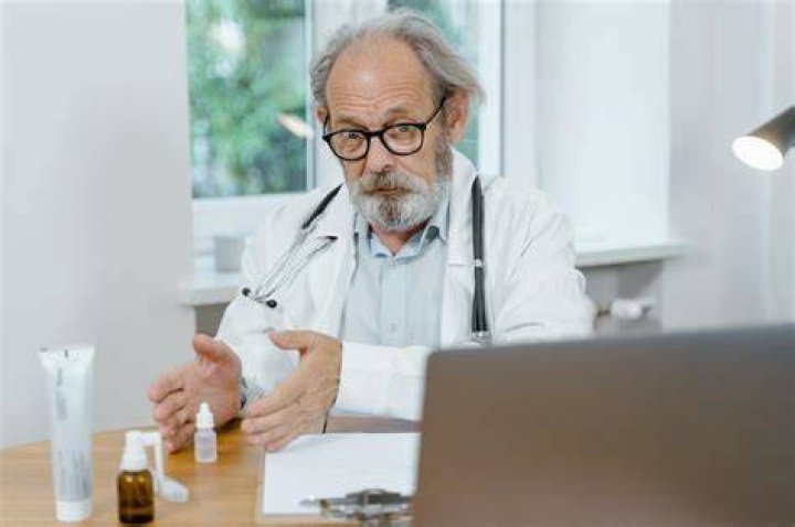 Doctors say Pa. probably isn&rsquo;t ready to ease social distancing