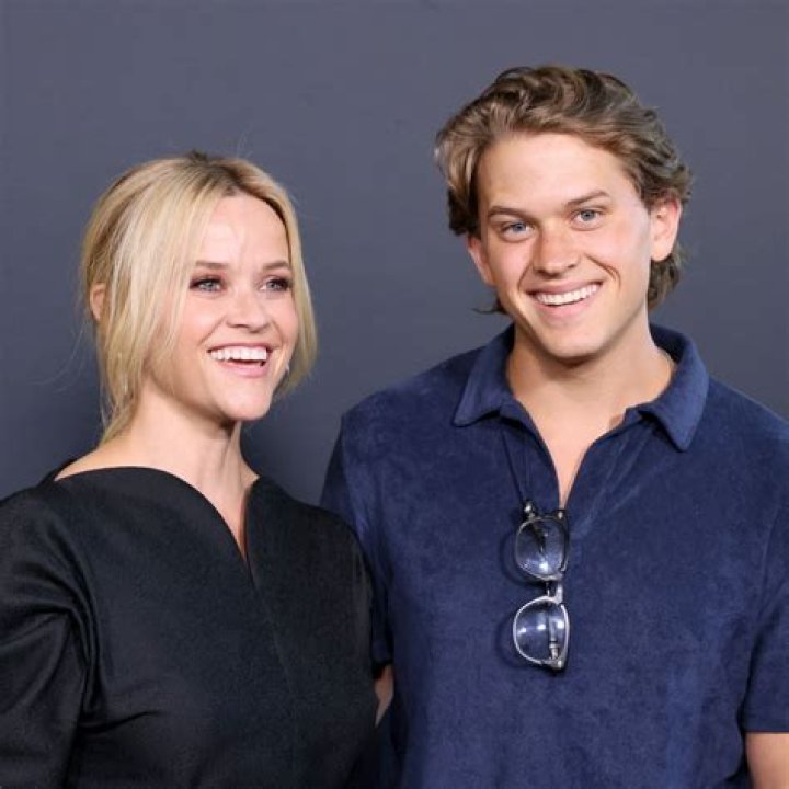 Does Reese Witherspoon Have Siblings?