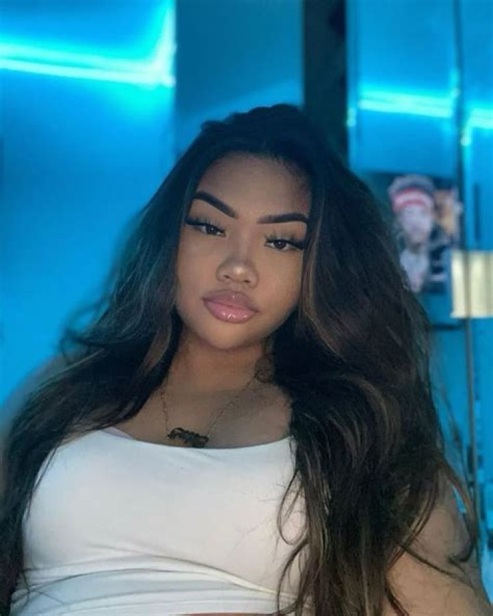 DollyGang🎀 Light skin girls, Baddie hairstyles, Curly hair styles