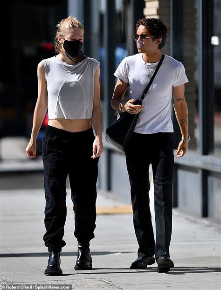 dominic fike Couple photos, Scenes, Photo