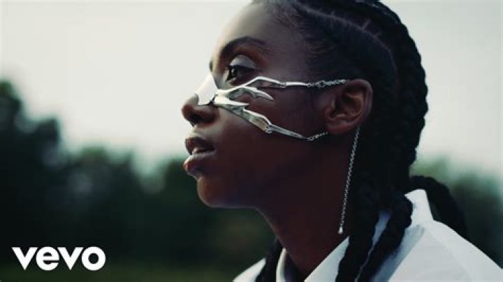 Dua Saleh Shares Video for New Song &ldquo;Fitt&rdquo; With Amaarae Watch Pitchfork