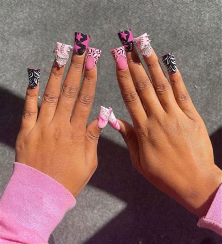 Duck Feet Nails Flare nails, Wide nails, Duck feet acrylic nails