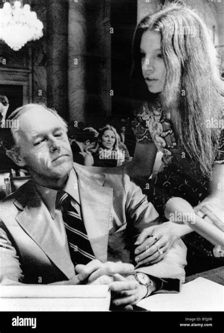 E. Howard Hunt, Watergate figure, dies at 88