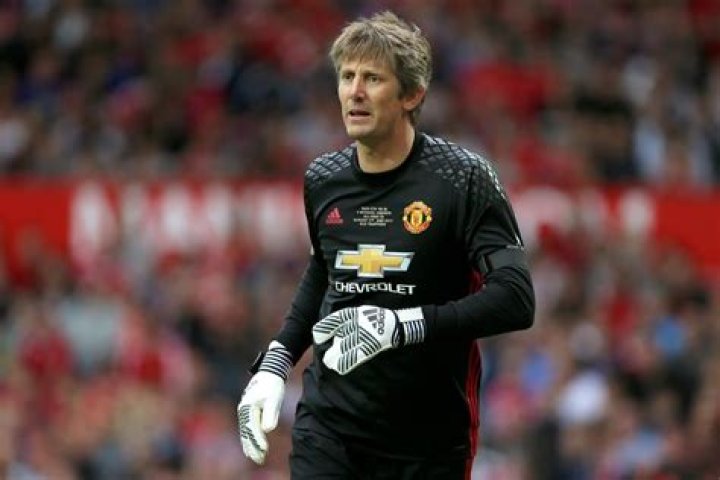 Edwin Van Der Sar retains ambitions for Ajax amid talk of Manchester