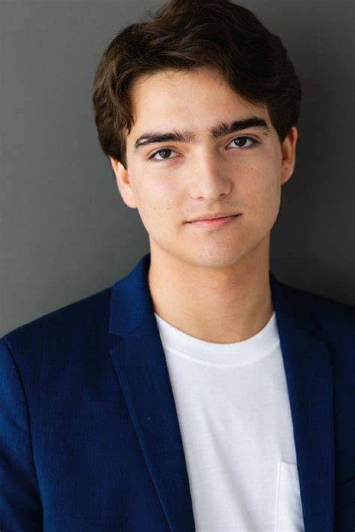 Elias Harger ไปโรงเรียนอะไร Celebrity.fm 1 ดาวอย่างเป็นทางการ