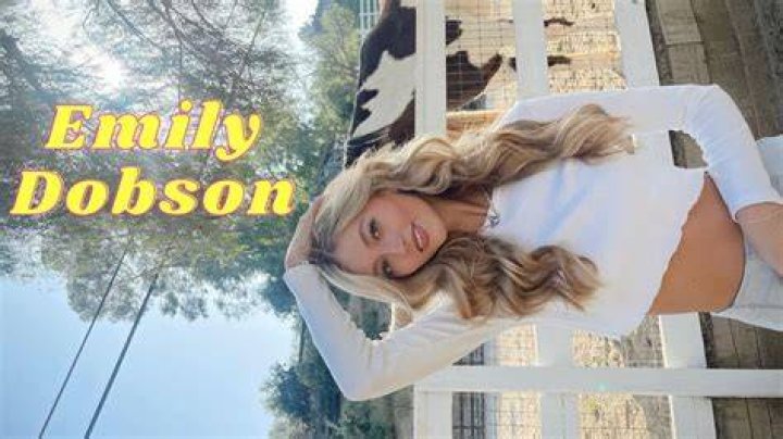 Emily Dobson Biography, Age, Family, Boyfriend, Net Worth, & More