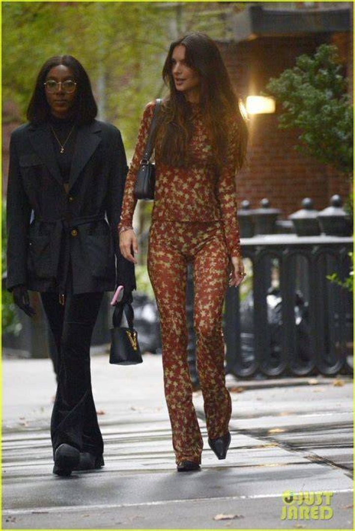 Emily Ratajkowski Hangs Out with Ziwe Fumudoh at U.S. Open 2022 Photo