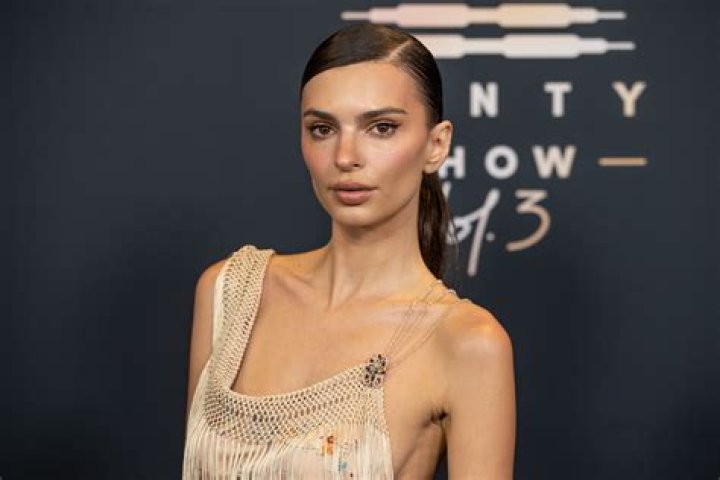 Emily Ratajkowski or Robin Thicke Who Has The Higher Net Worth?