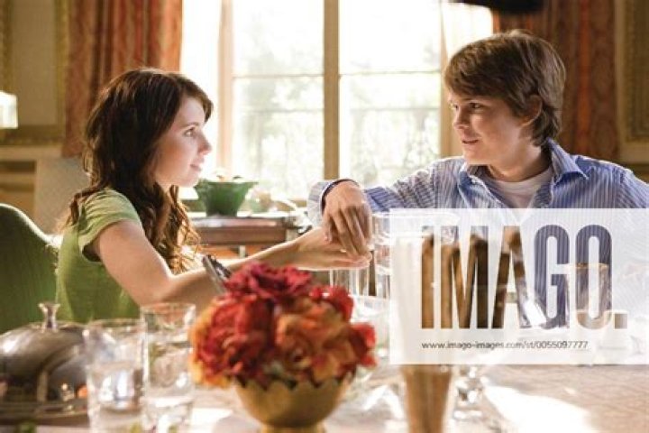 emma and johnny simmons at pittsbourgh(16/05/2011) Emma Watson Photo