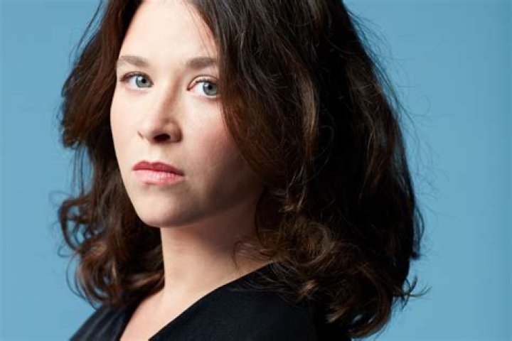 Emma Becker "La bisexualit&eacute; est l'une des solutions aux probl&egrave;mes du