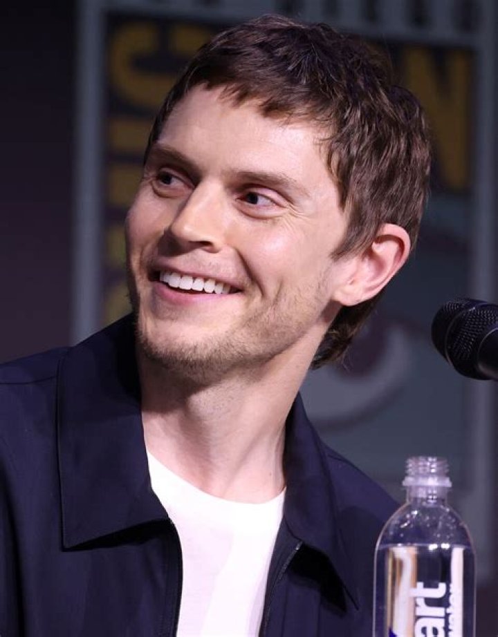 Evan Peters Wikipedia