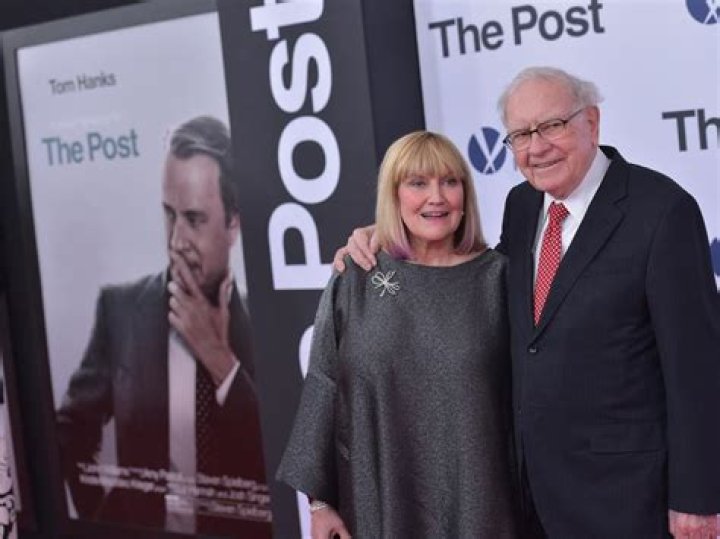 Everything About Warren Buffet&rsquo;s Daughter Susan Alice Buffett