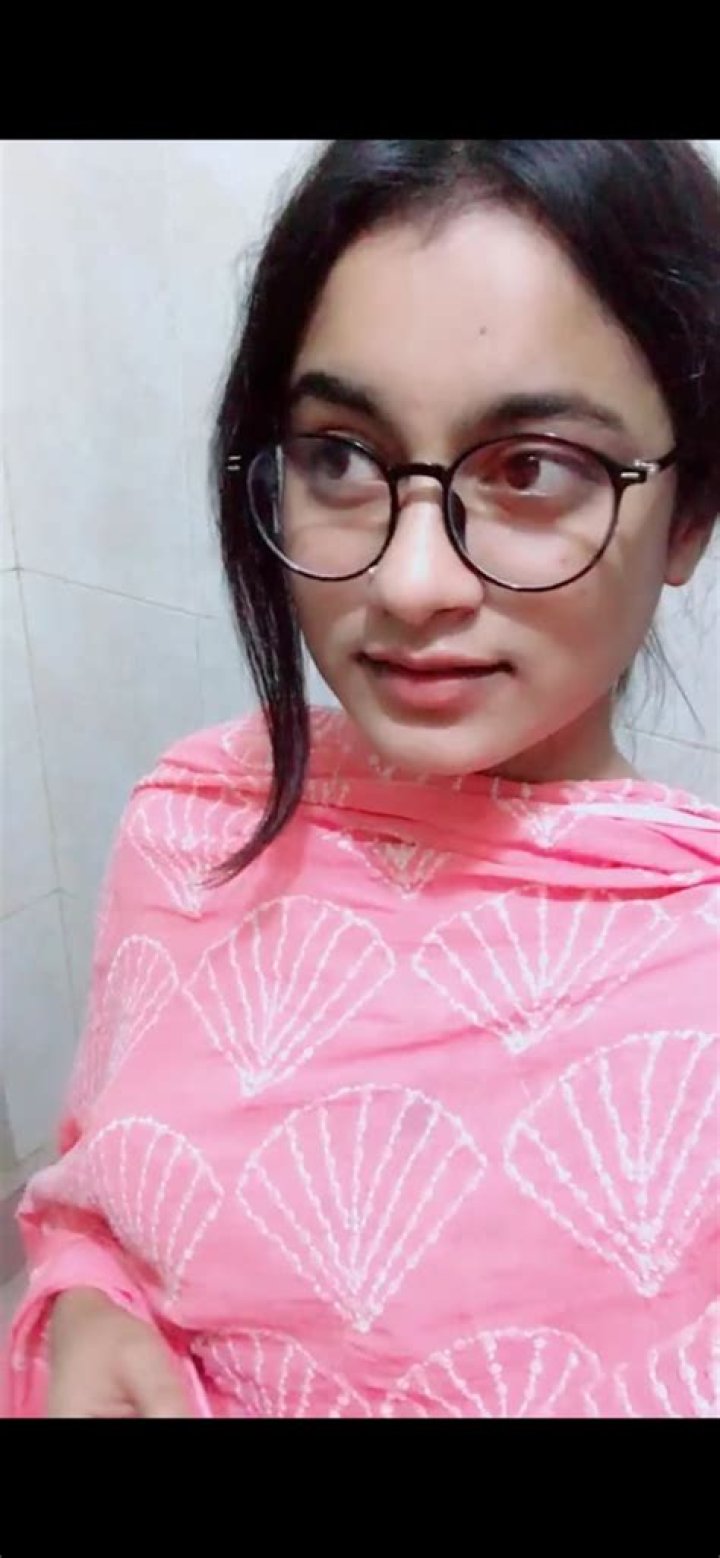 Extremely Cute Paki TikToker Leaked Video😍😍 😍 Desi Old Videos HD / SD