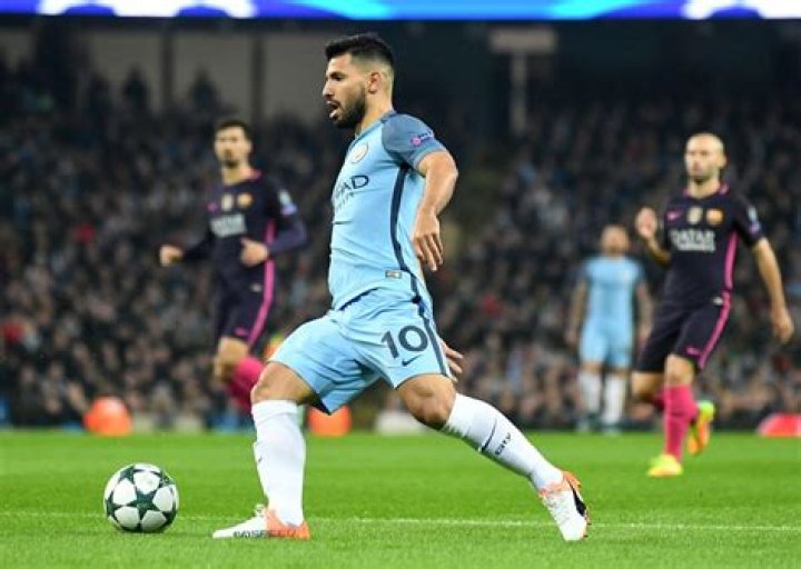 Famous Sports Personalities Sergio Aguero With His Wife Giannina