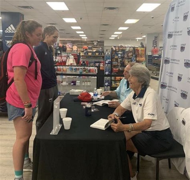 FAU softball coach meets fans, promotes new biography in Boca bookstore